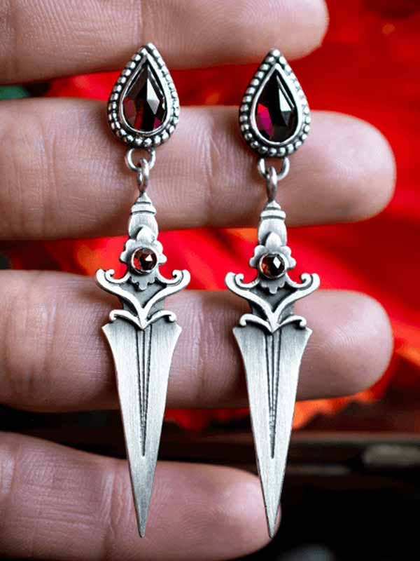 Boucles d'oreilles personnalisées avec pompon en forme de poignard