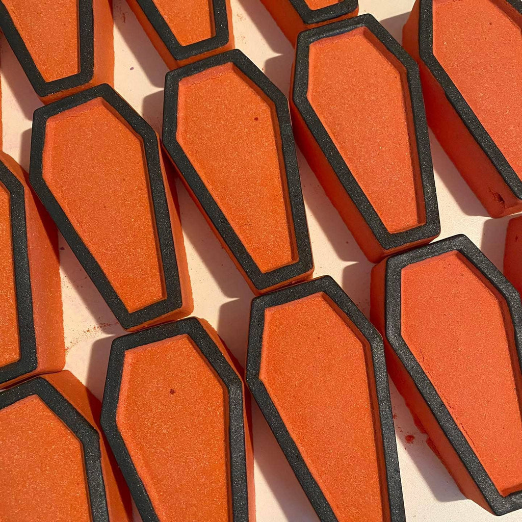 Bombe de bain cercueil rouge