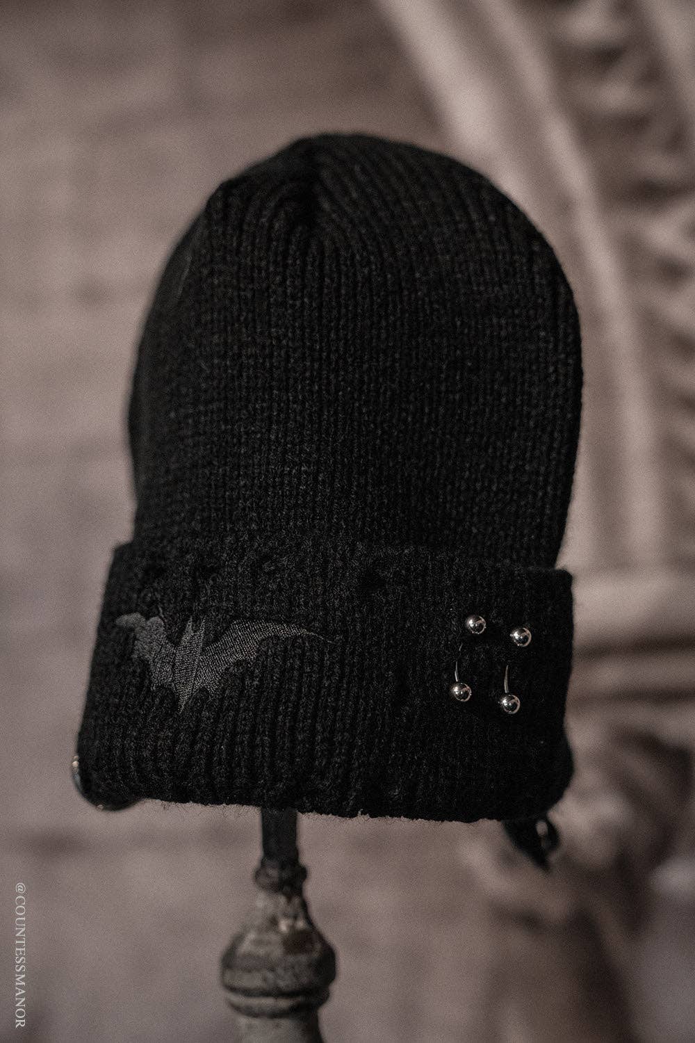 Bonnet Percé Délavé [Chauve-souris Noire]