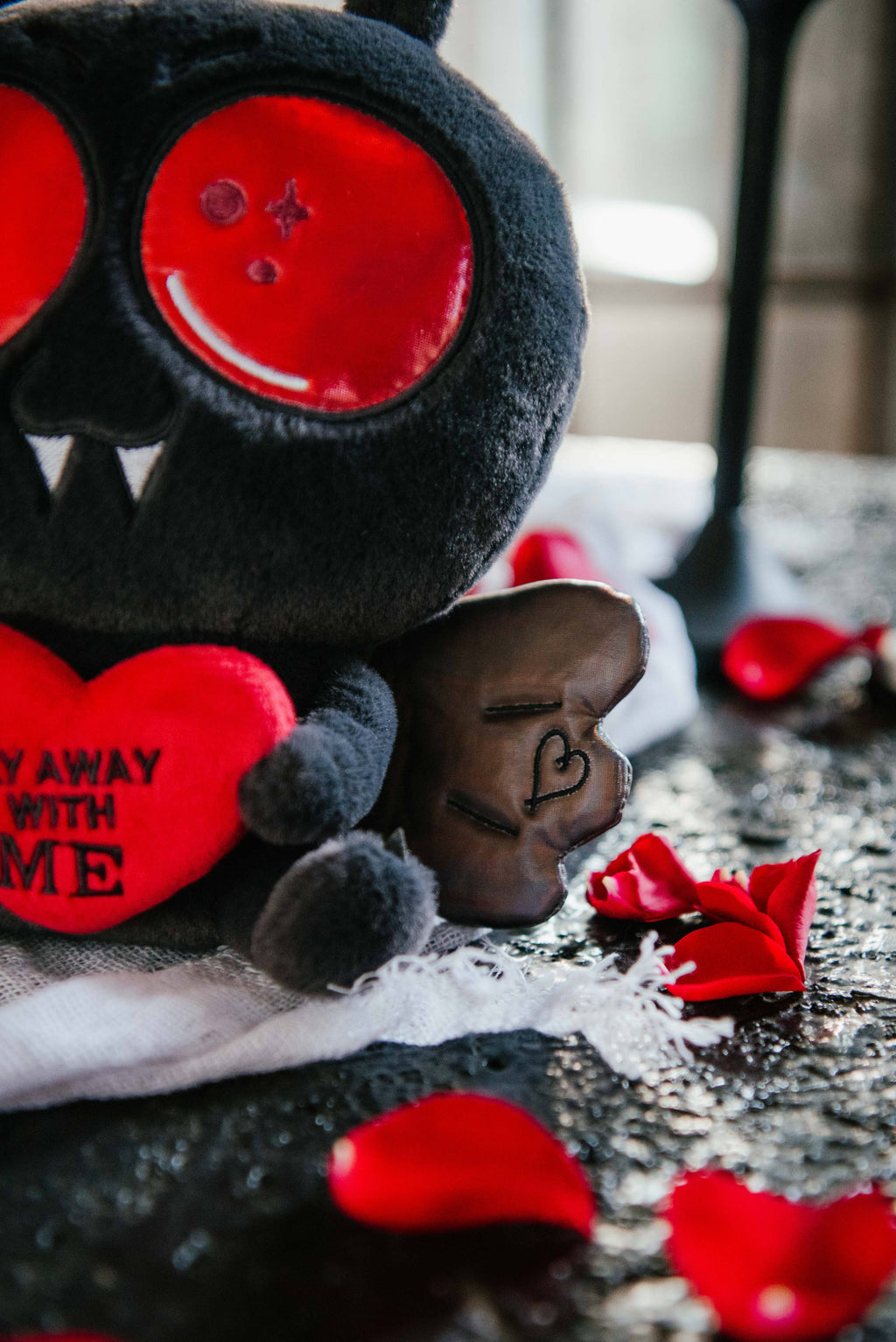 Romance Sauvage - Mothman en Peluche