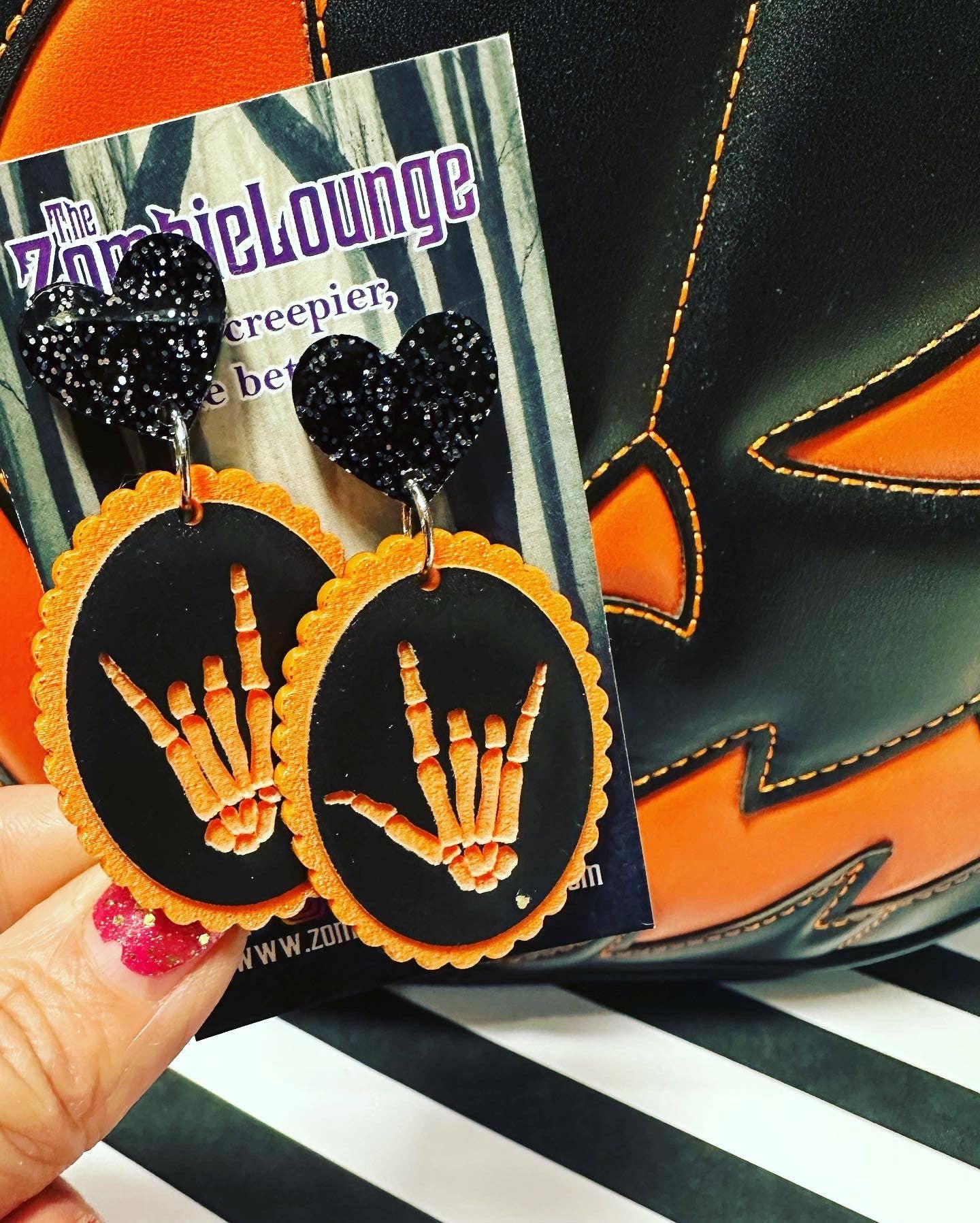 Boucles d'oreilles mains squelettes de la Saint-Valentin