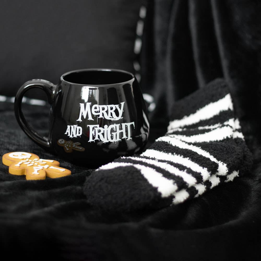 Ensemble tasse et chaussettes de Noël gothiques Merry and Fright