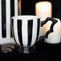Tasse de thé d'Halloween à ailes de chauve-souris rayées gothiques