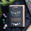 Collier Luna Moth sur carte de vœux