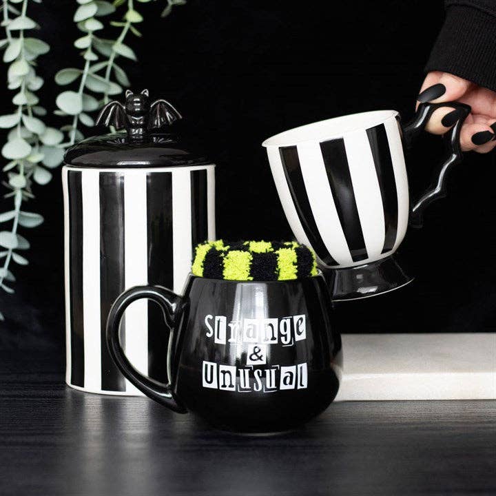 Ensemble de mugs et chaussettes gothiques étranges et insolites