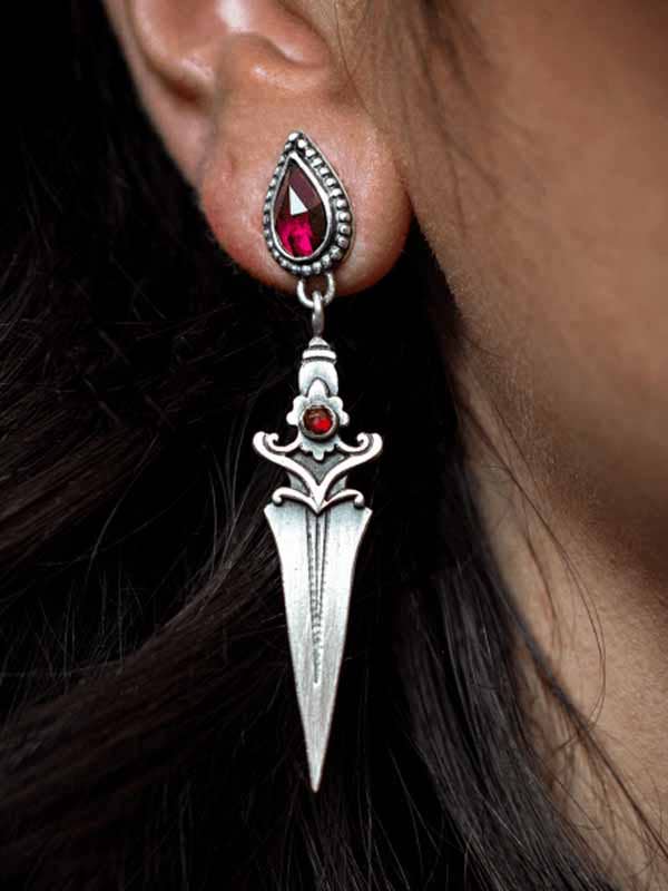 Boucles d'oreilles personnalisées avec pompon en forme de poignard