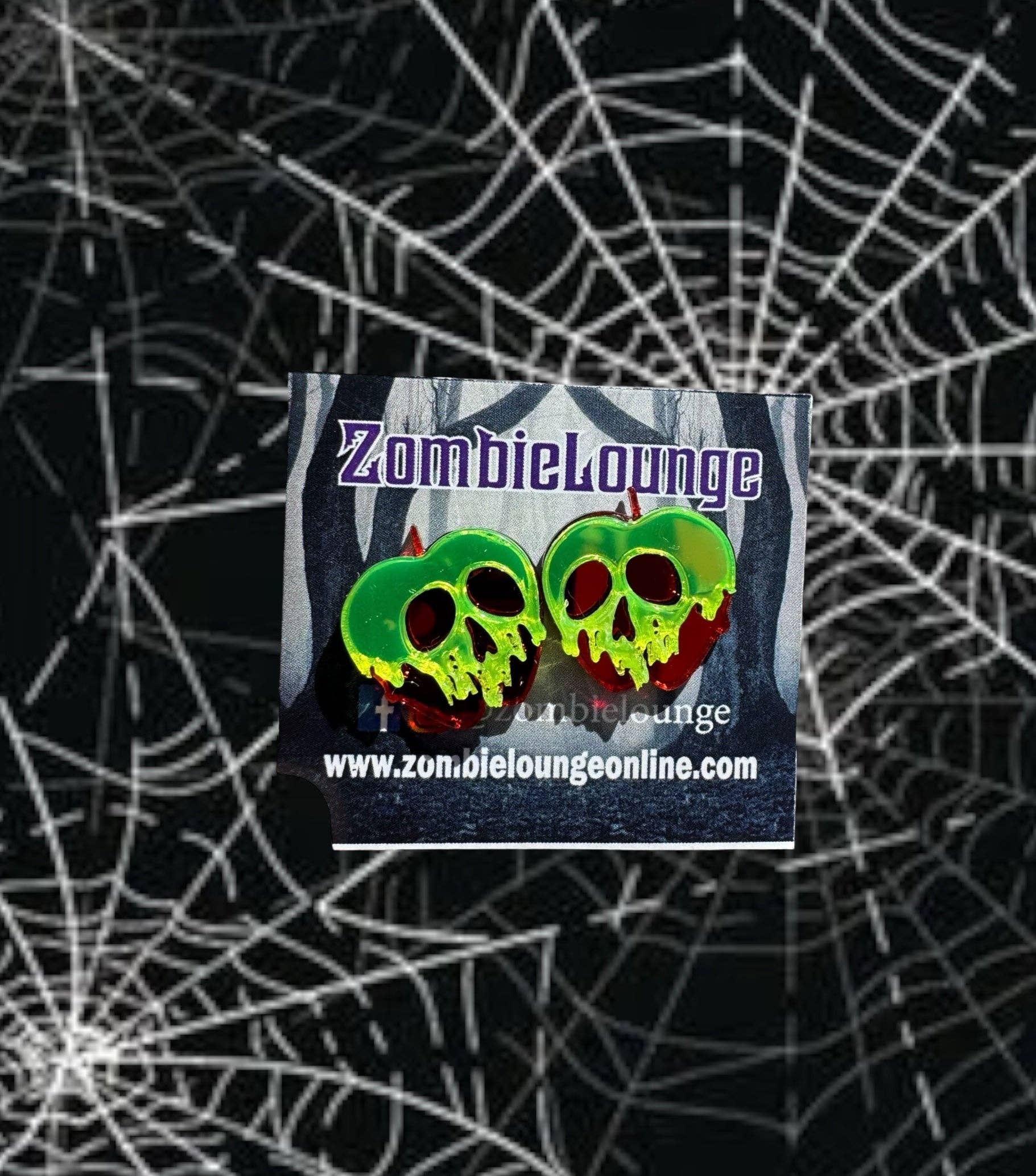 Boucles d'oreilles pomme empoisonnée métallique