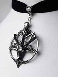 Collier rond tête et pentagramme