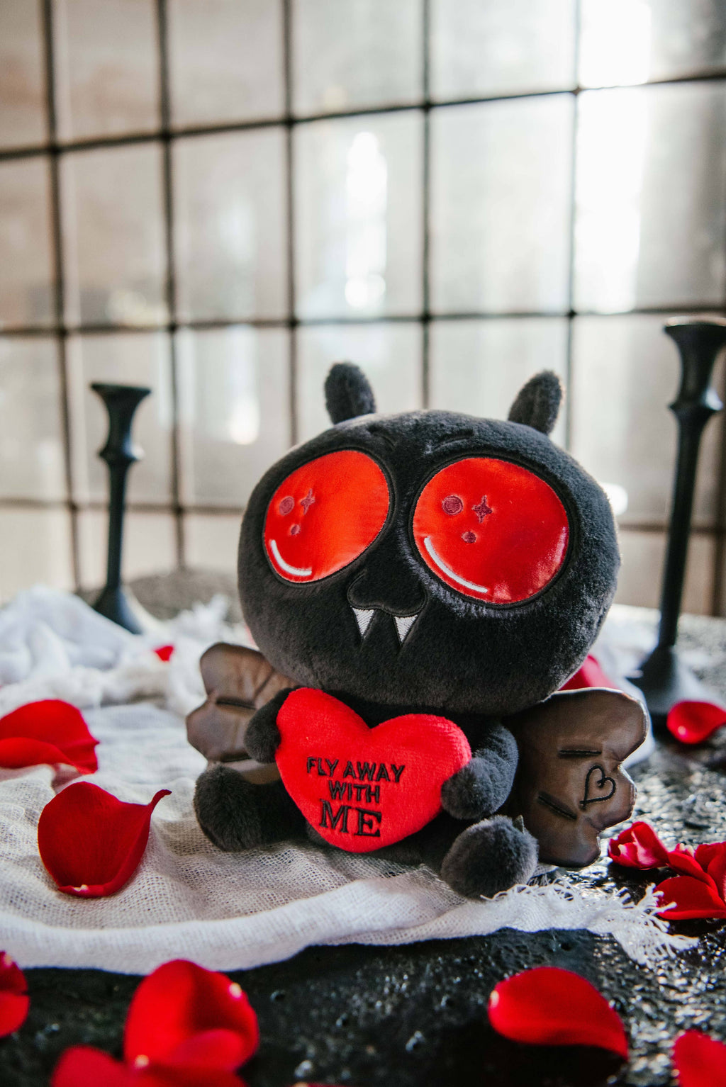 Romance Sauvage - Mothman en Peluche